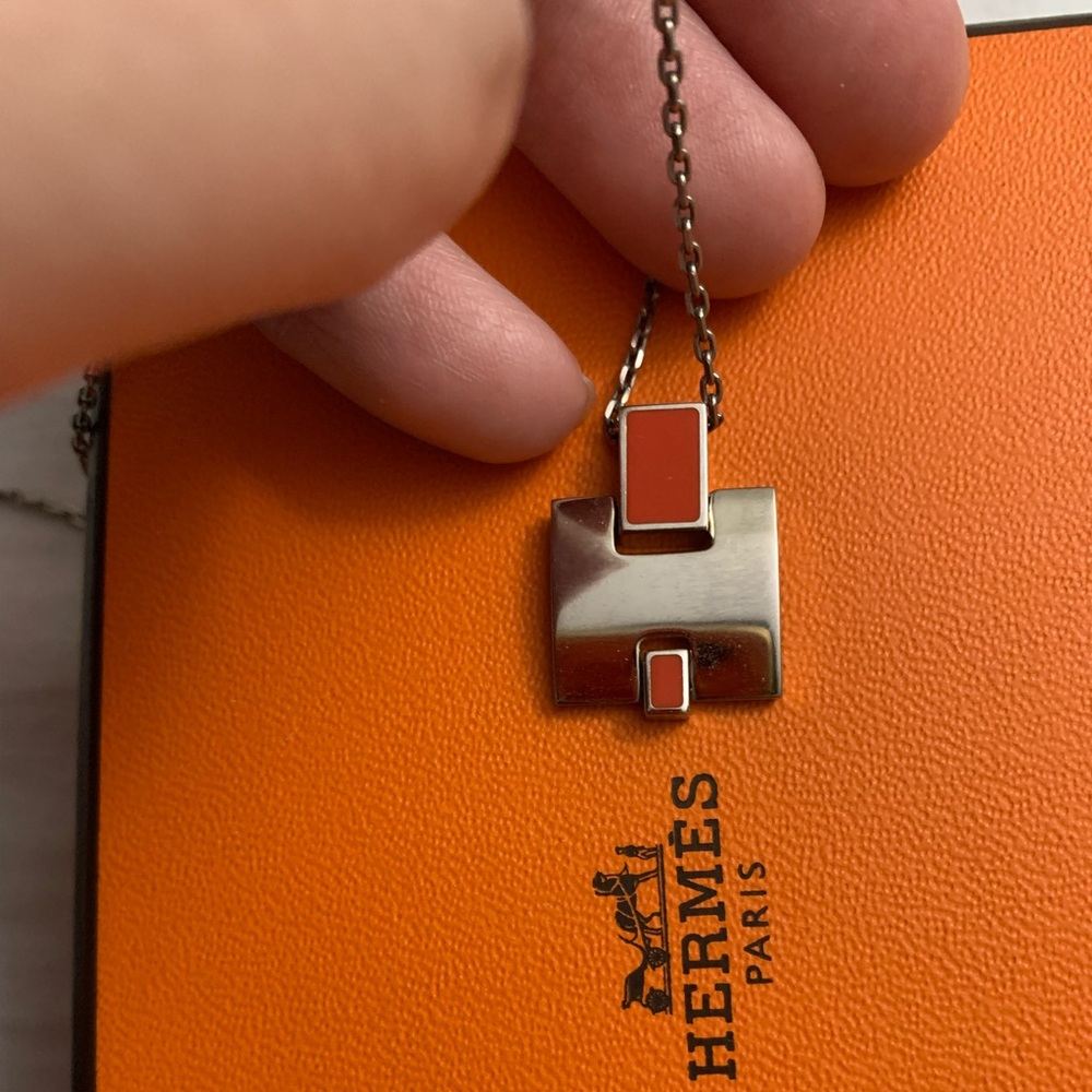 HERMES Palladium Lacquered Eileen Pendant Necklace Orange Fonce